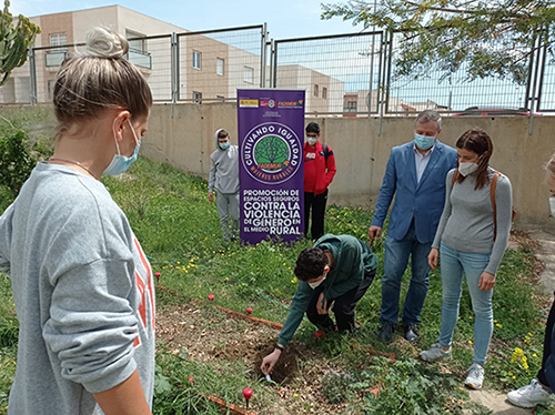 Plantación de las semillas de igualdad lanzadas por FADEMUR con motivo del Día Internacional de las Mujeres el 8 de marzo