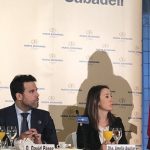 Marta Corella presentando a la ministra de Transición Energética, Teresa Ribera