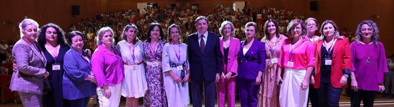 El ministro Planas junto a las presidentas de FADEMUR en la celebración del Día Internacional de Mujeres Rurales 2022.